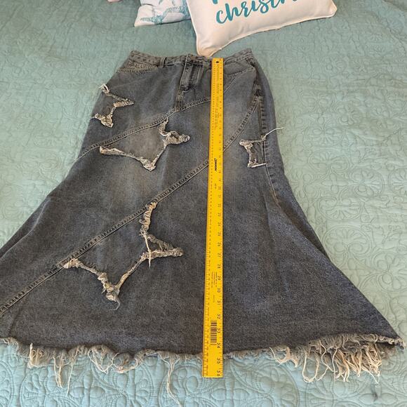 Romwe Womens Distressed Star Denim Raw Hem Maxi Skirt Grungecore Size Medium - Picture 10 of 11